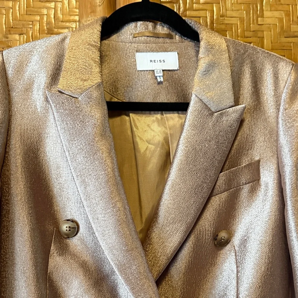 Shimmering Gold REISS
Mimi Double Breasted Blazer size 8 - Picture 3 of 11